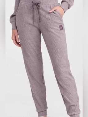 ALO Yoga Muse Sweatpants
